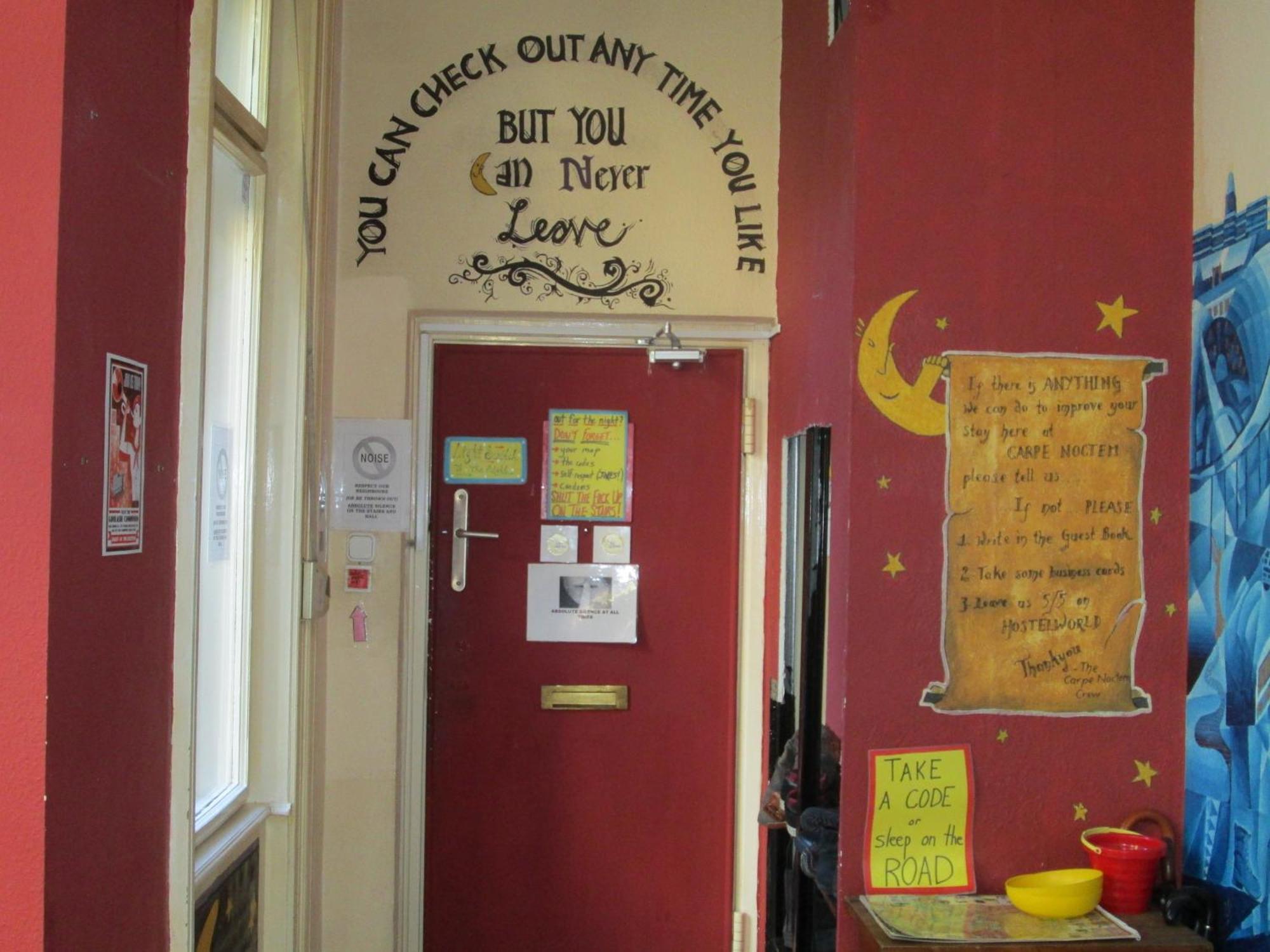 Carpe Noctem Hostel Budapest Exteriör bild