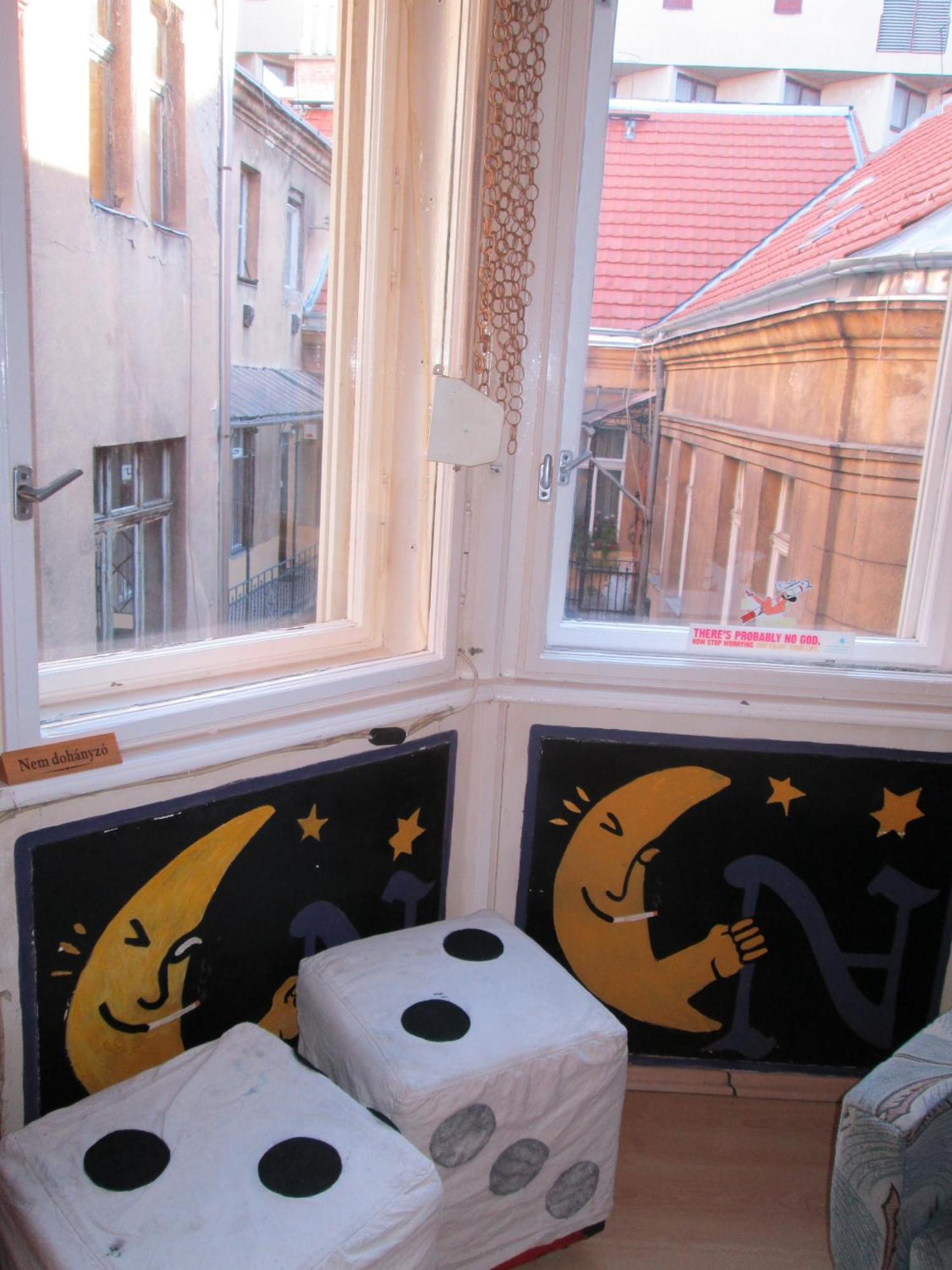 Carpe Noctem Hostel Budapest Exteriör bild